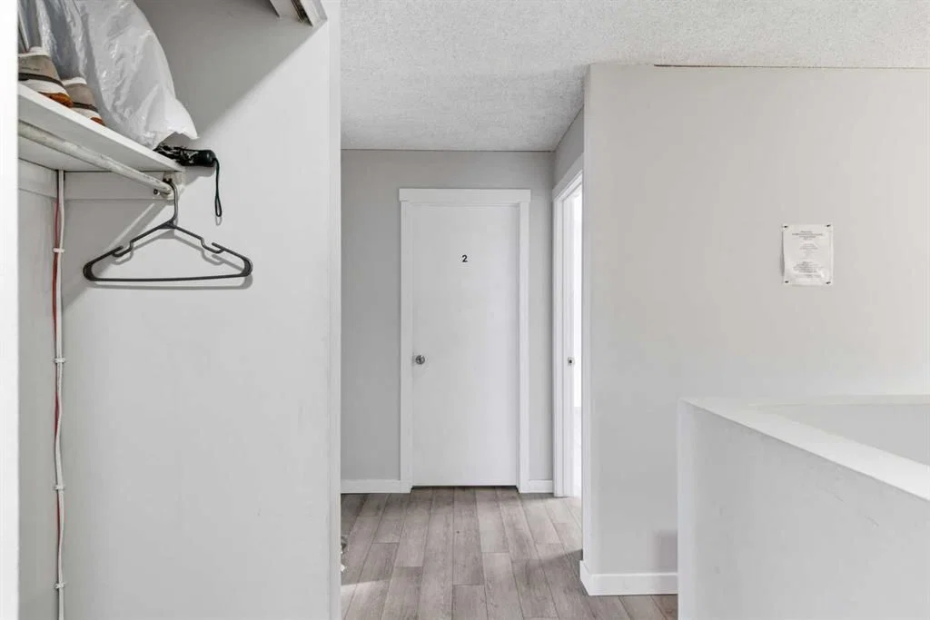 3811 14 Avenue NE, Calgary — photo 4 of 44