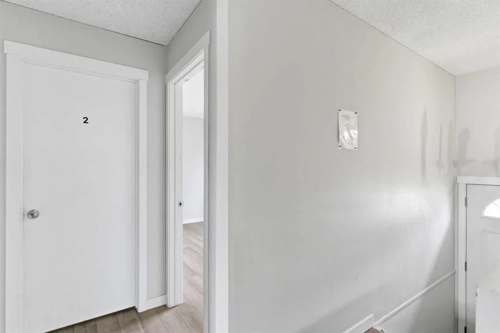 3811 14 Avenue NE, Calgary — photo 5 of 44