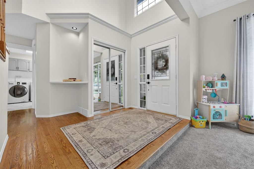 11212 Valley Ridge Drive NW, Calgary — photo 3 of 48