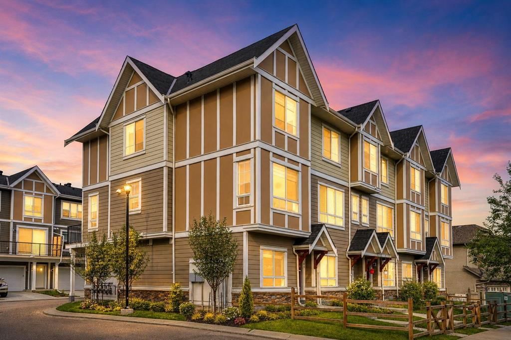 986 Sherwood Boulevard NW, Calgary — main listing photo
