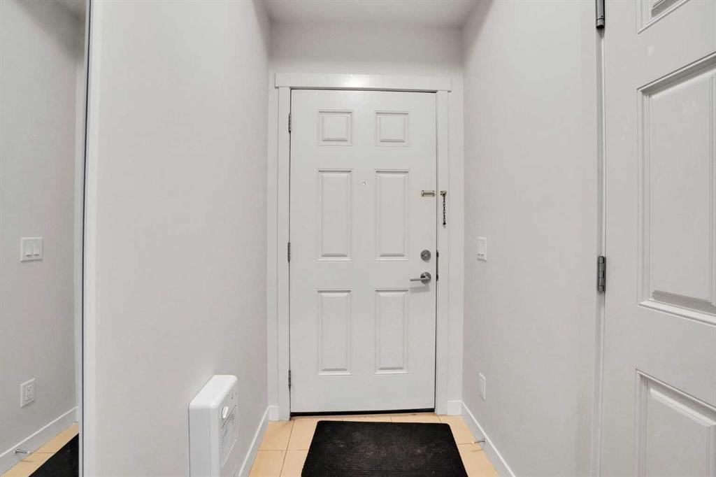 986 Sherwood Boulevard NW, Calgary — photo 4 of 37