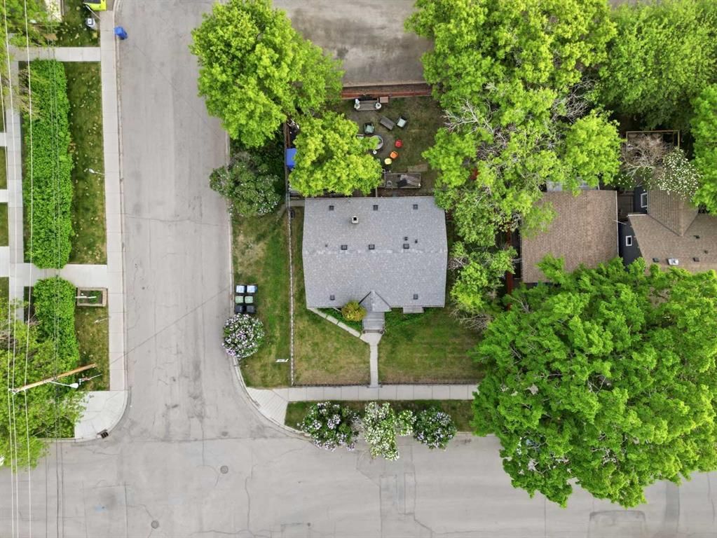 1339 11 Avenue SE, Calgary — main listing photo