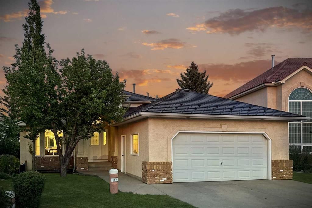 147 Hamptons Heath NW, Calgary — main listing photo