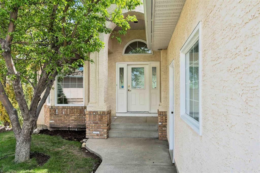 147 Hamptons Heath NW, Calgary — photo 3 of 50