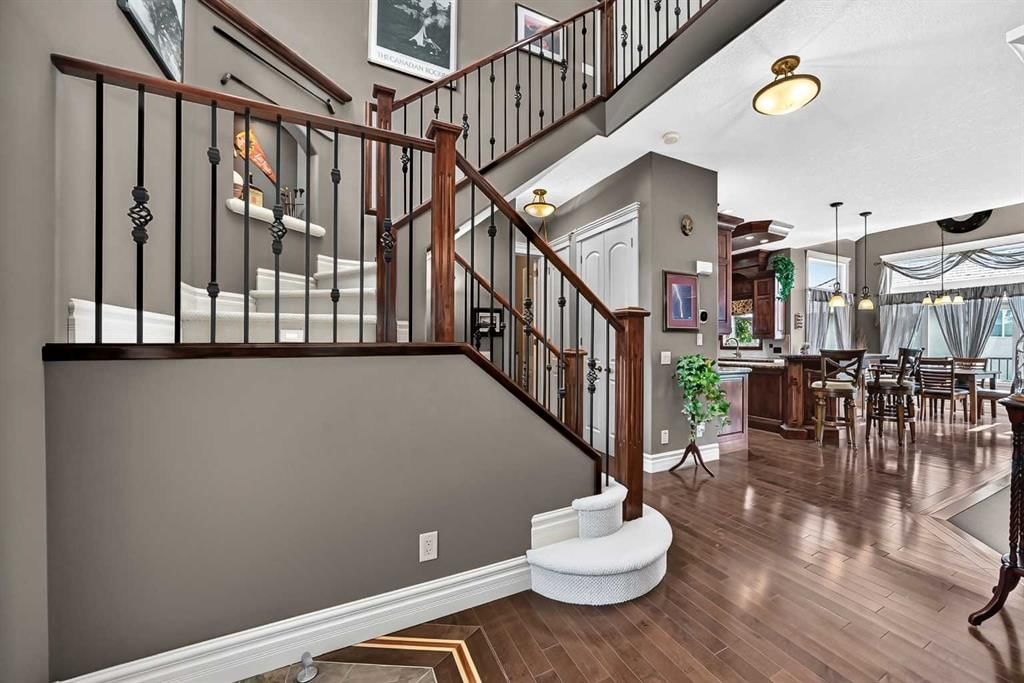 18 Royal Ridge Link NW, Calgary — photo 4 of 50