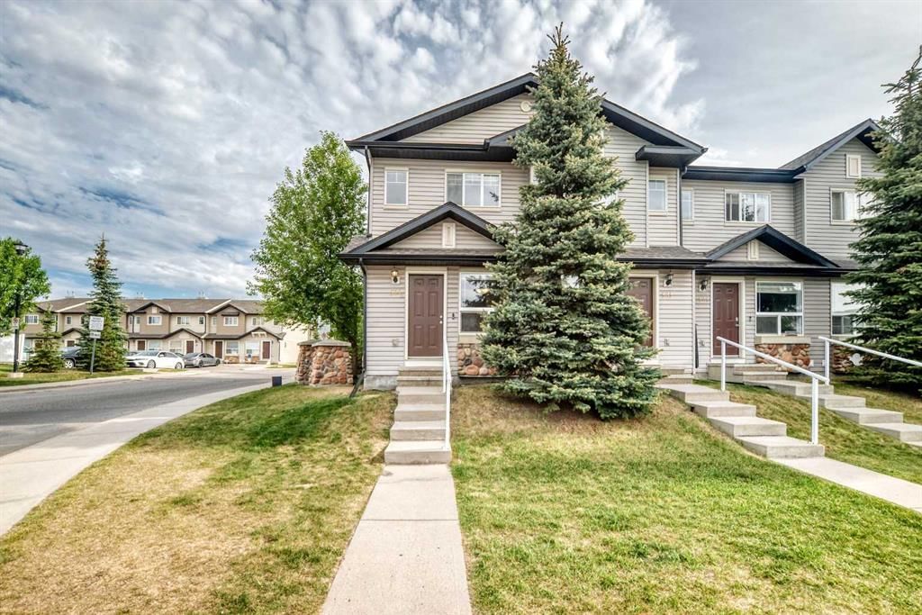 501 Saddlecrest Boulevard NE, Calgary — main listing photo