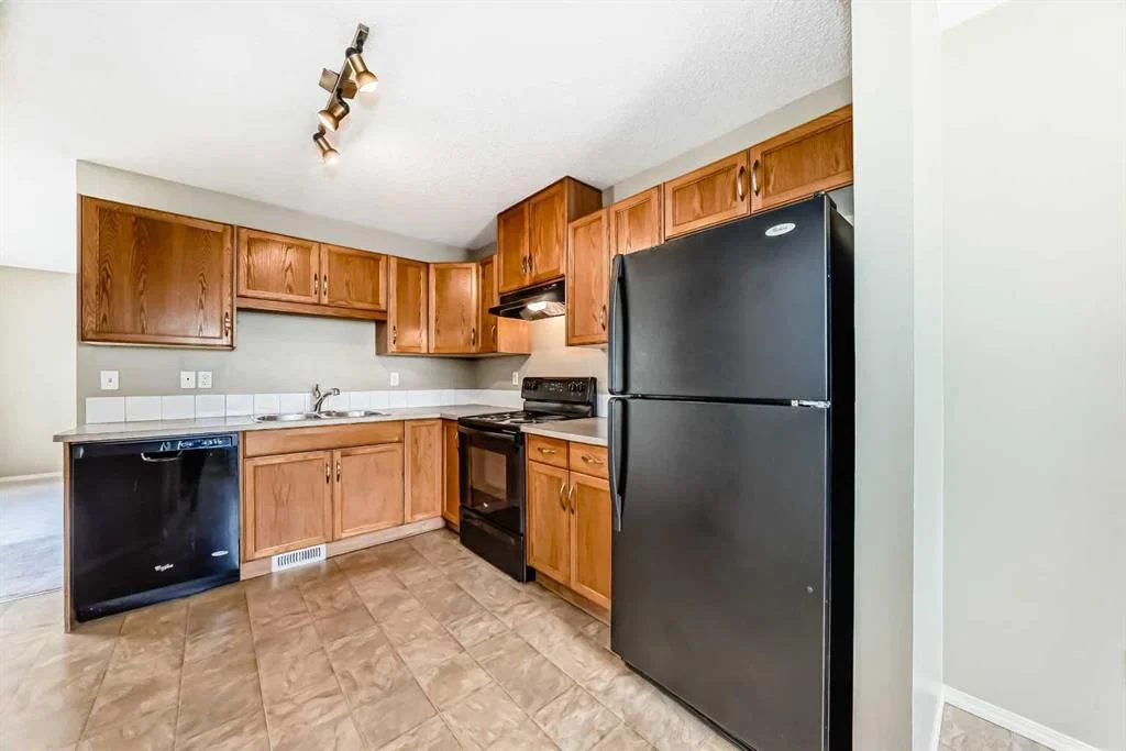 501 Saddlecrest Boulevard NE, Calgary — photo 5 of 50