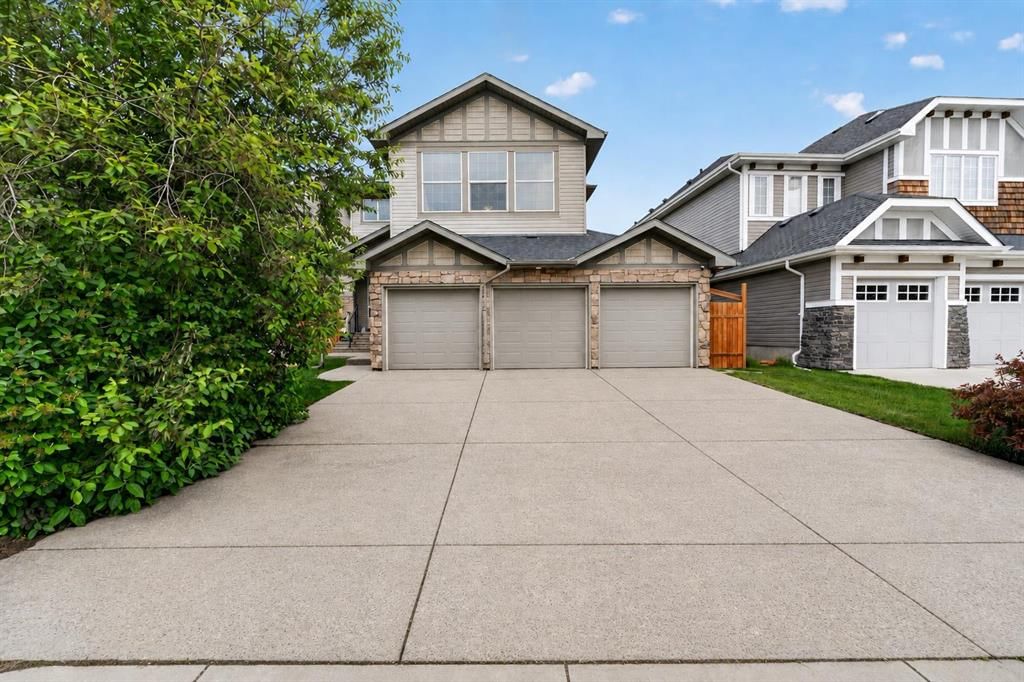 76 Rainbow Falls Boulevard, Chestermere — main listing photo