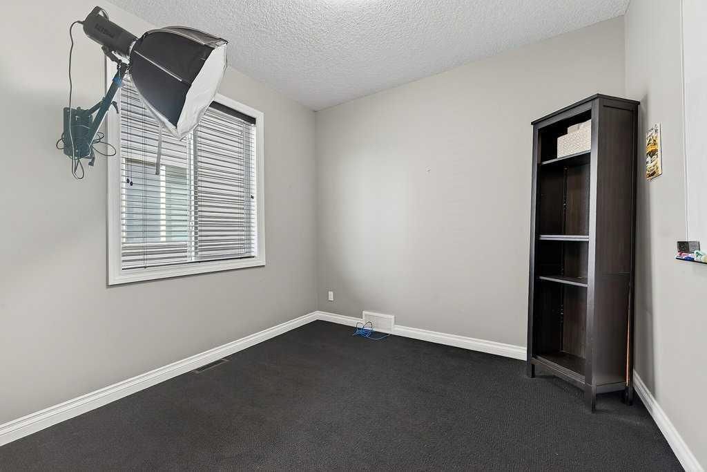 76 Rainbow Falls Boulevard, Chestermere — photo 5 of 49
