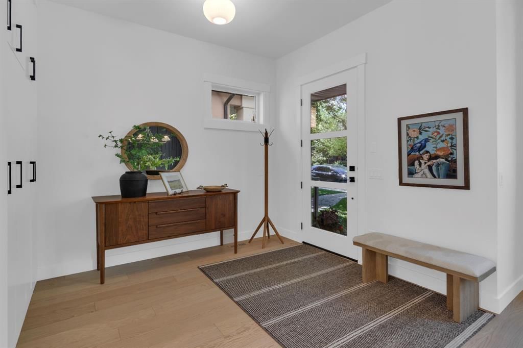 4204 16a Street SW, Calgary — photo 3 of 43