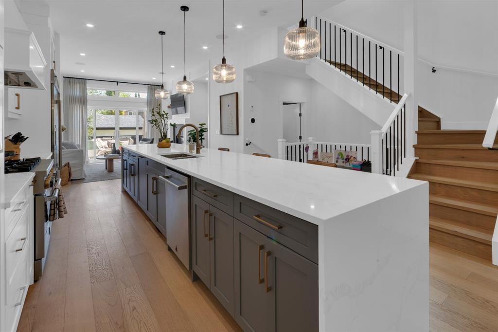 4204 16a Street SW, Calgary — photo 4 of 43