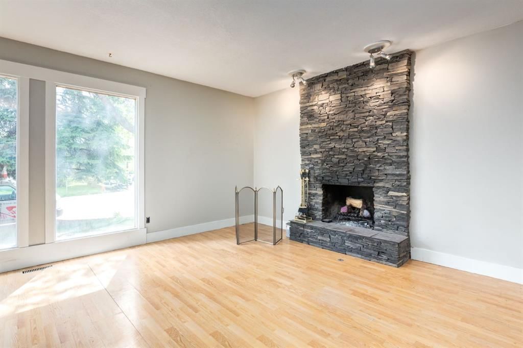 3 Berwick Close NW, Calgary — photo 2 of 22