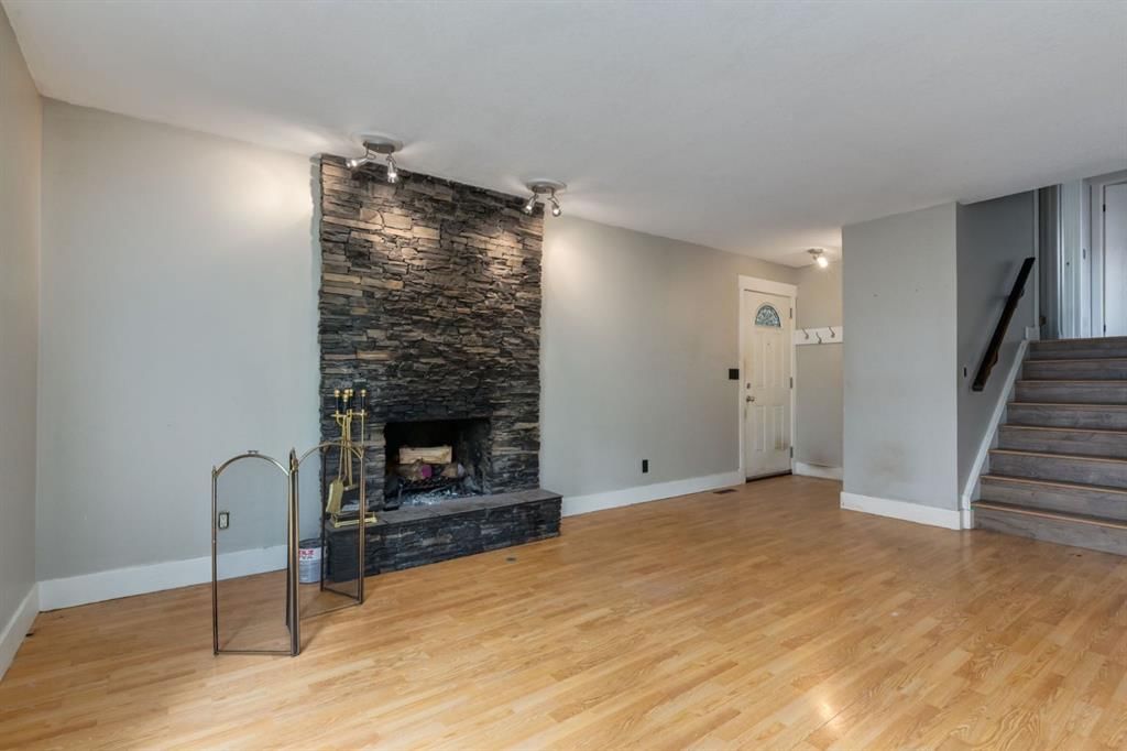 3 Berwick Close NW, Calgary — photo 3 of 22