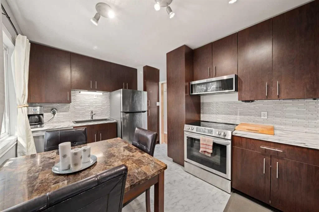 2219 41 Street SE, Calgary — photo 4 of 23
