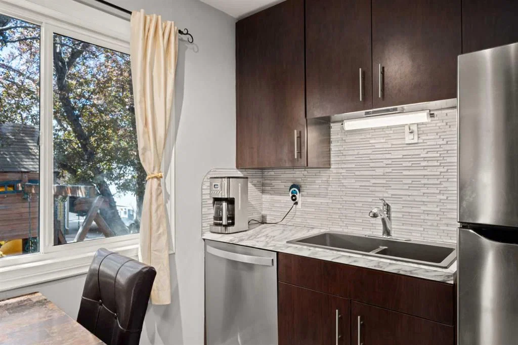 2219 41 Street SE, Calgary — photo 5 of 23