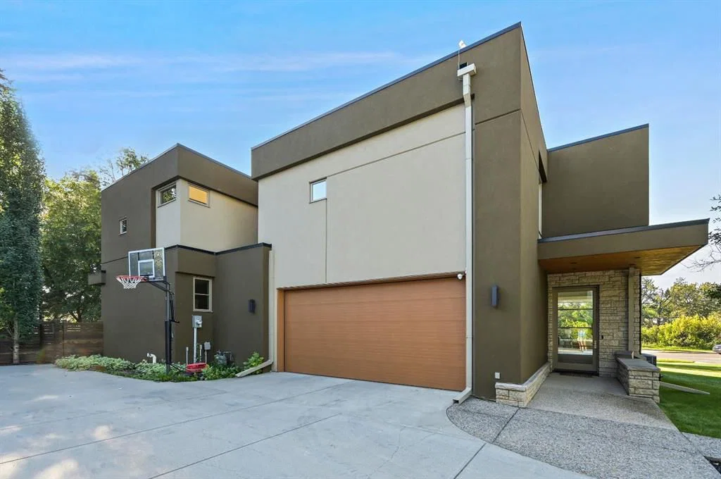 3926 9 Street SW, Calgary — main listing photo