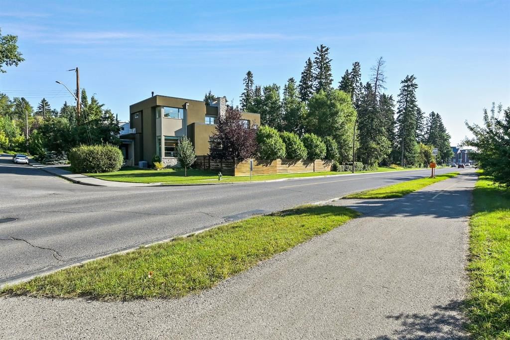 3926 9 Street SW, Calgary — photo 3 of 50