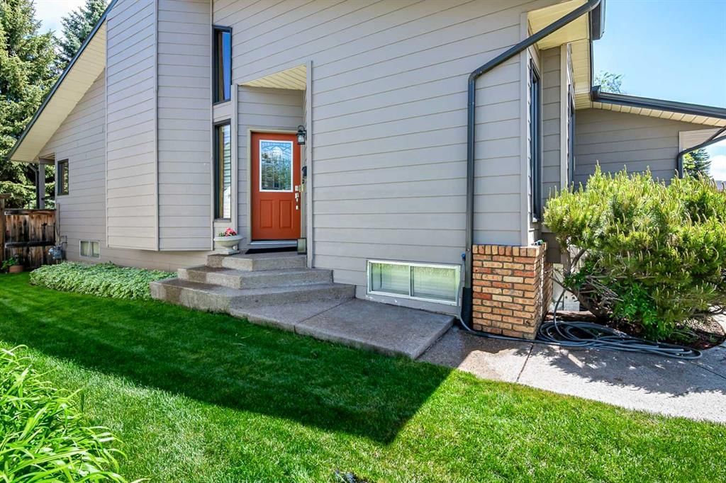 1483 Sunwood Road SE, Calgary — photo 2 of 49