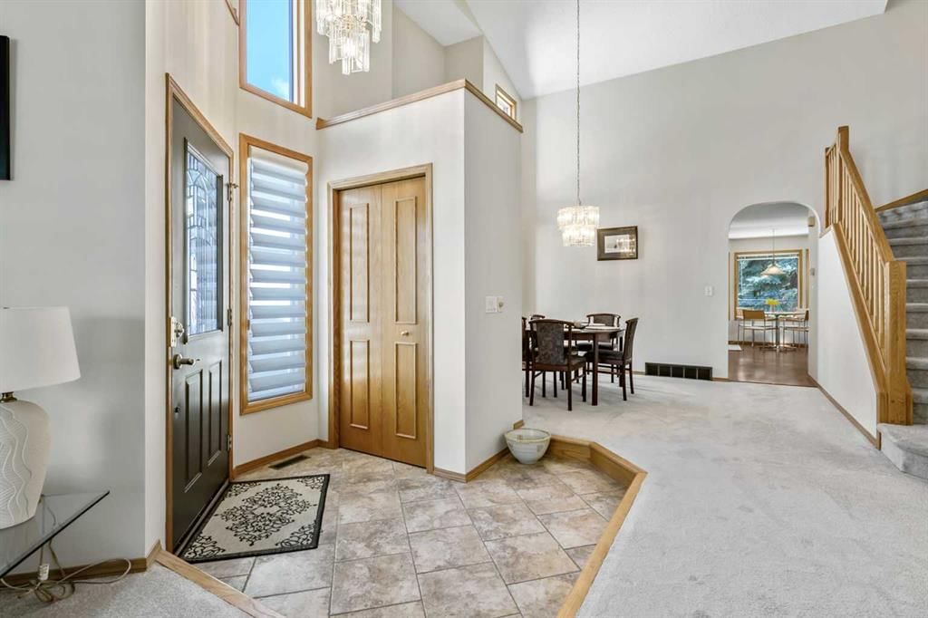 1483 Sunwood Road SE, Calgary — photo 3 of 49