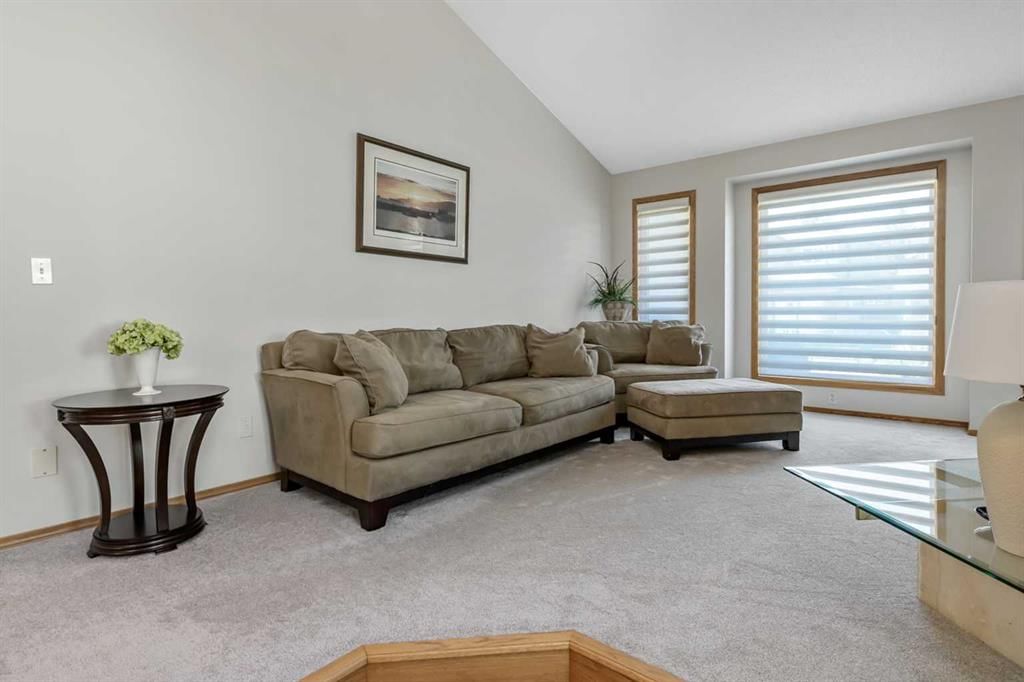 1483 Sunwood Road SE, Calgary — photo 5 of 49