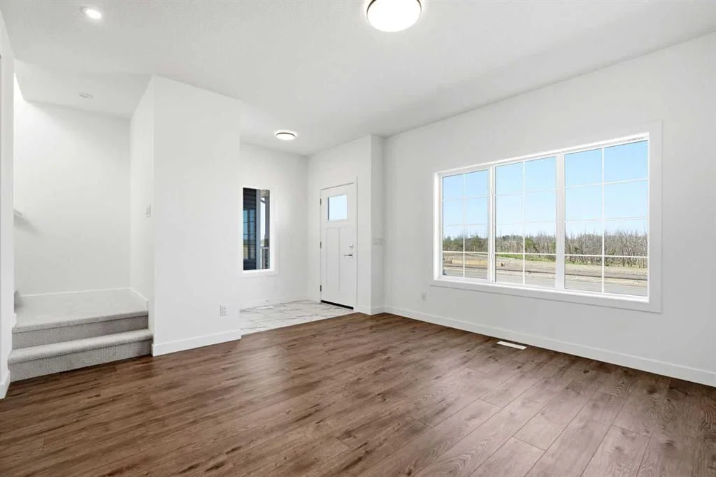 9993 Huxbury Drive NE, Calgary — photo 4 of 47