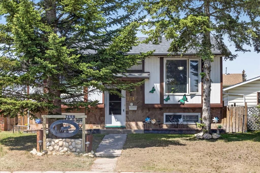 124 Falchurch Crescent NE, Calgary — main listing photo