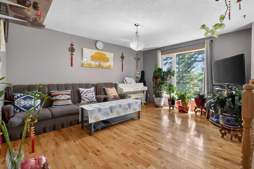 124 Falchurch Crescent NE, Calgary — photo 4 of 29