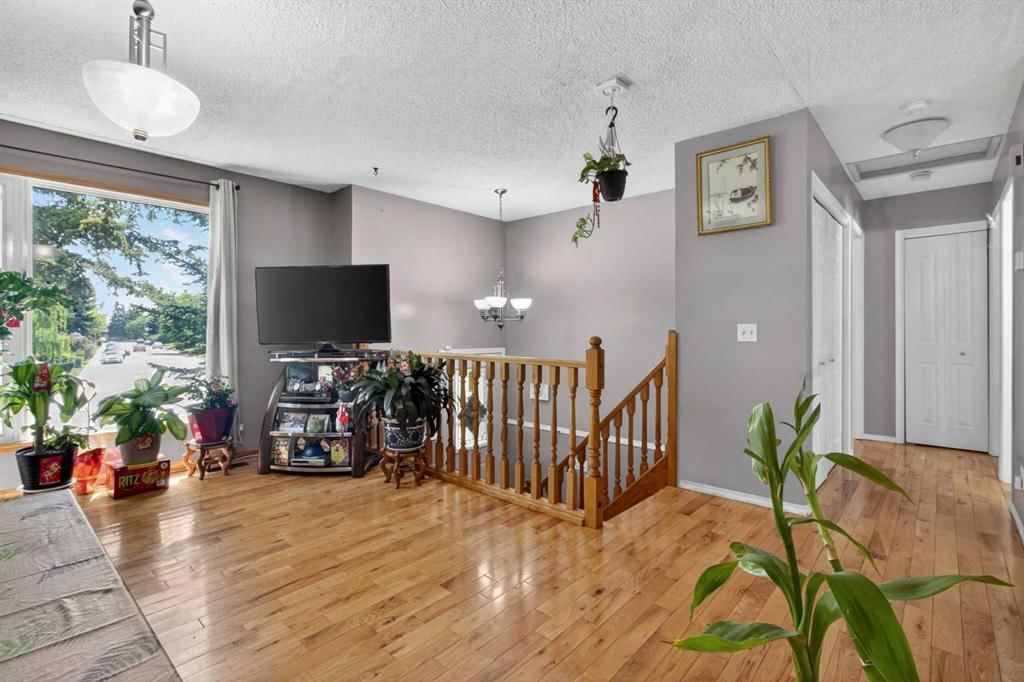 124 Falchurch Crescent NE, Calgary — photo 5 of 29