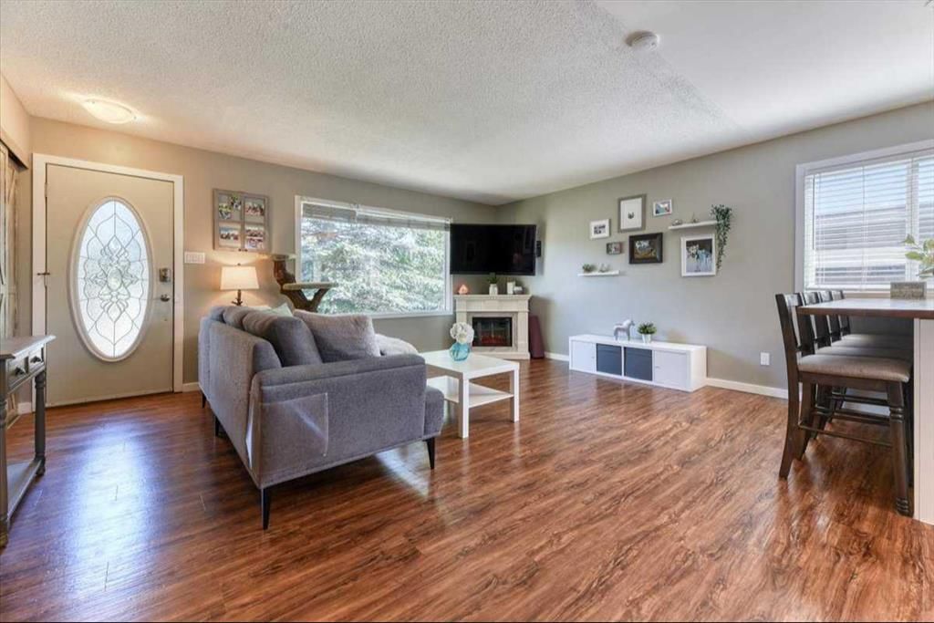 811 Southmount Place SW, Calgary — photo 3 of 50