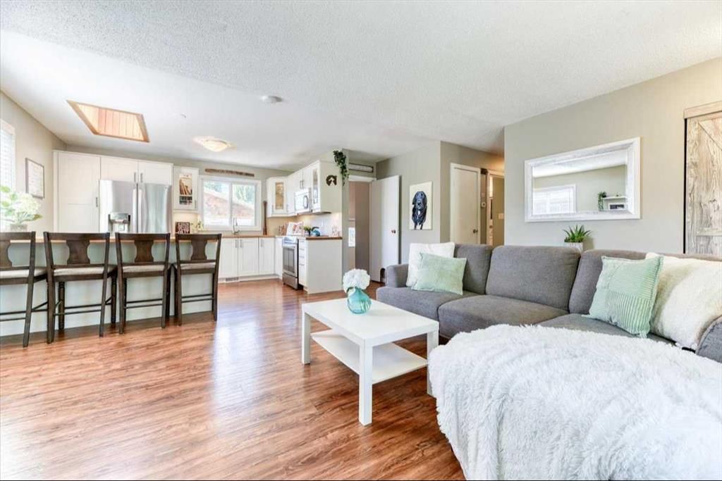 811 Southmount Place SW, Calgary — photo 4 of 50