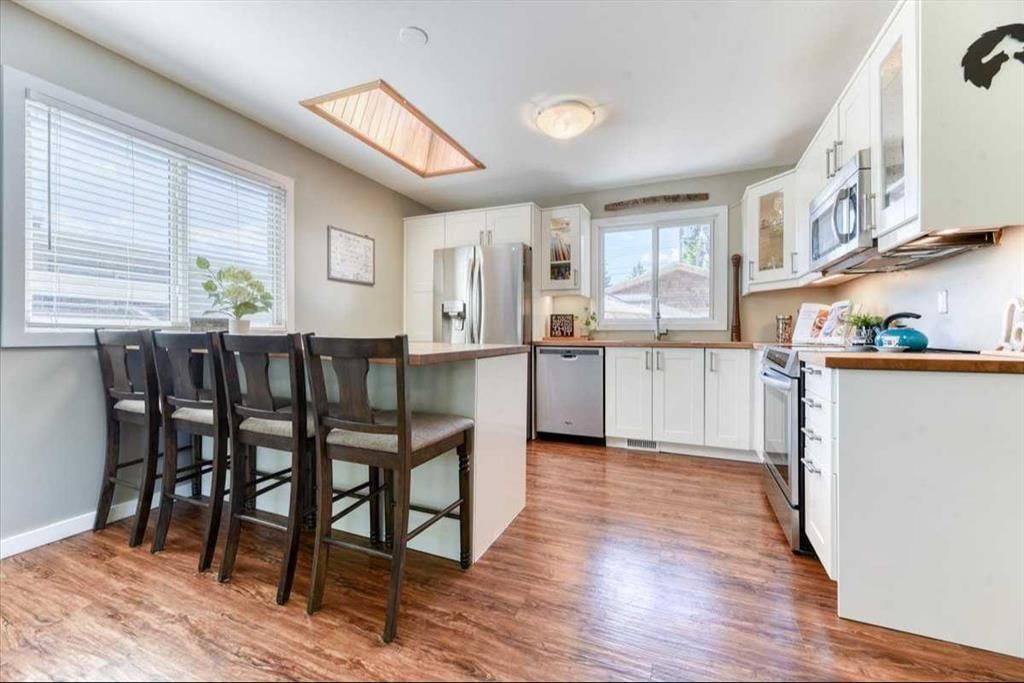 811 Southmount Place SW, Calgary — photo 5 of 50