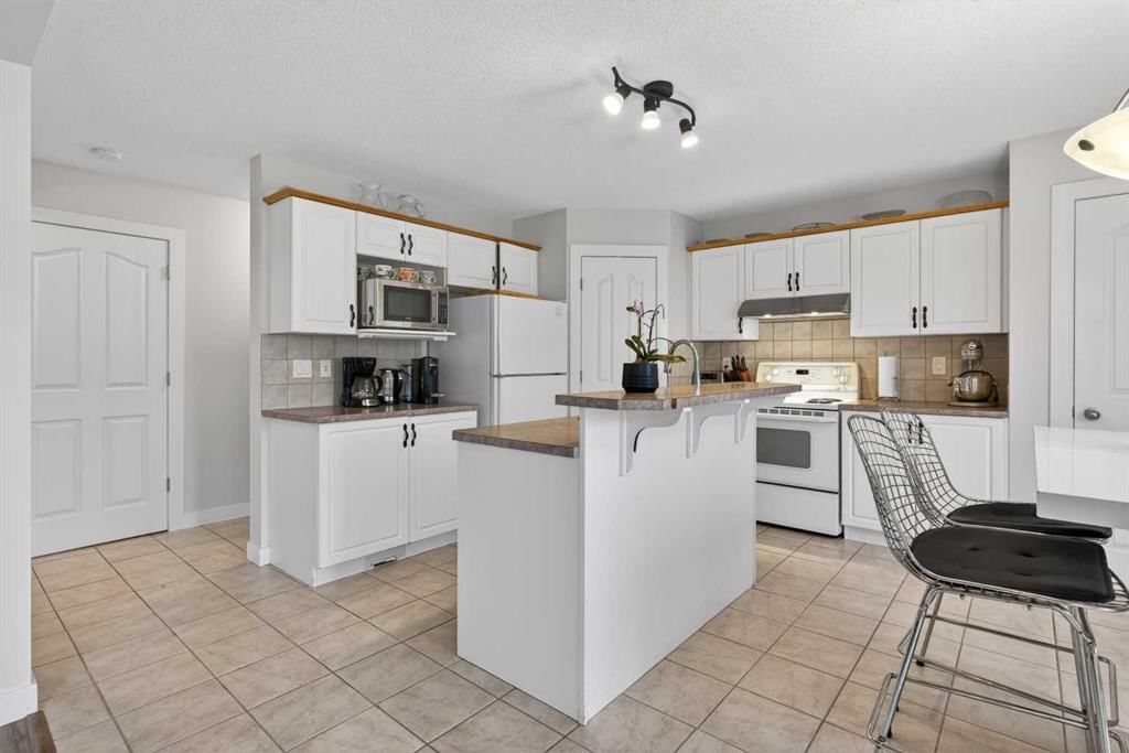 21 Citadel Crest Link NW, Calgary — photo 2 of 48