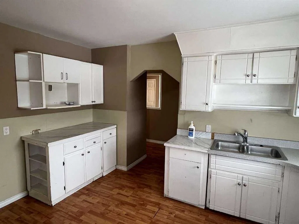 1824 41 Street SE, Calgary — photo 3 of 12