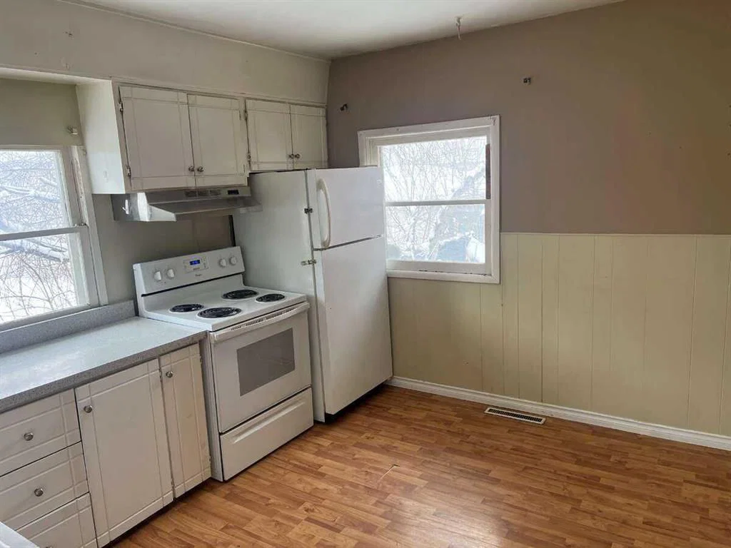 1824 41 Street SE, Calgary — photo 4 of 12
