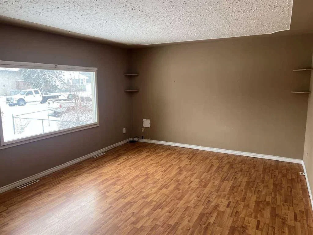 1824 41 Street SE, Calgary — photo 5 of 12