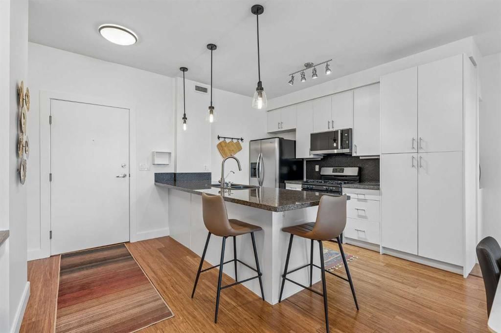 202, 1321 Kensington Close NW, Calgary — photo 4 of 30
