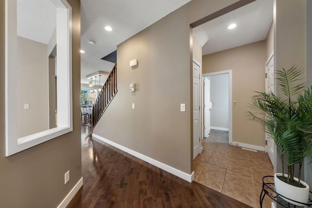 32 Everoak Close SW, Calgary — photo 2 of 50
