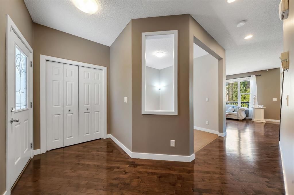 32 Everoak Close SW, Calgary — photo 3 of 50