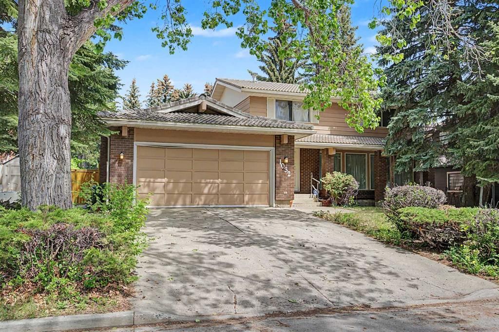 1032 Varsity Estates Drive NW, Calgary — main listing photo