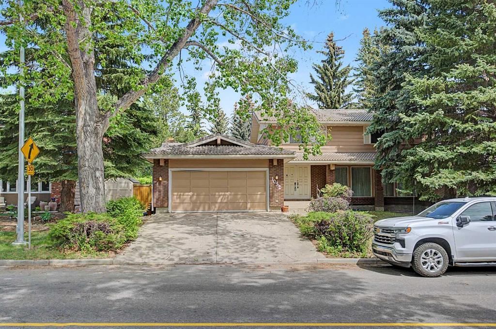 1032 Varsity Estates Drive NW, Calgary — photo 2 of 46