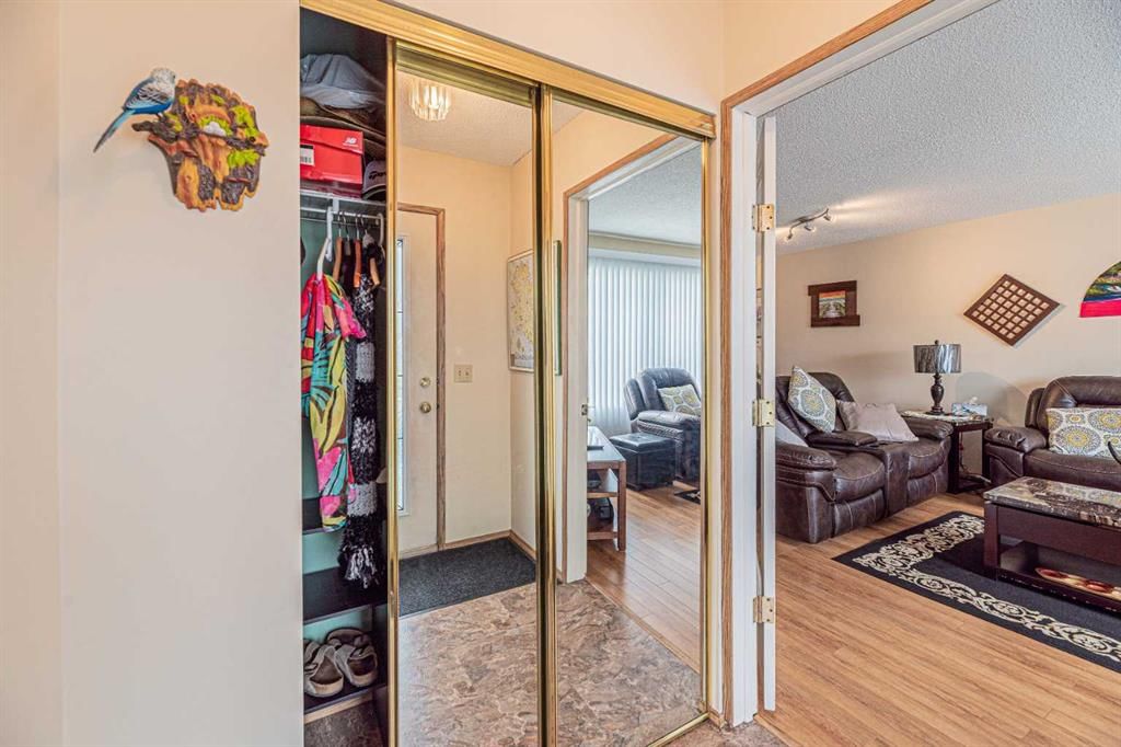 259 Carmel Close NE, Calgary — photo 5 of 49