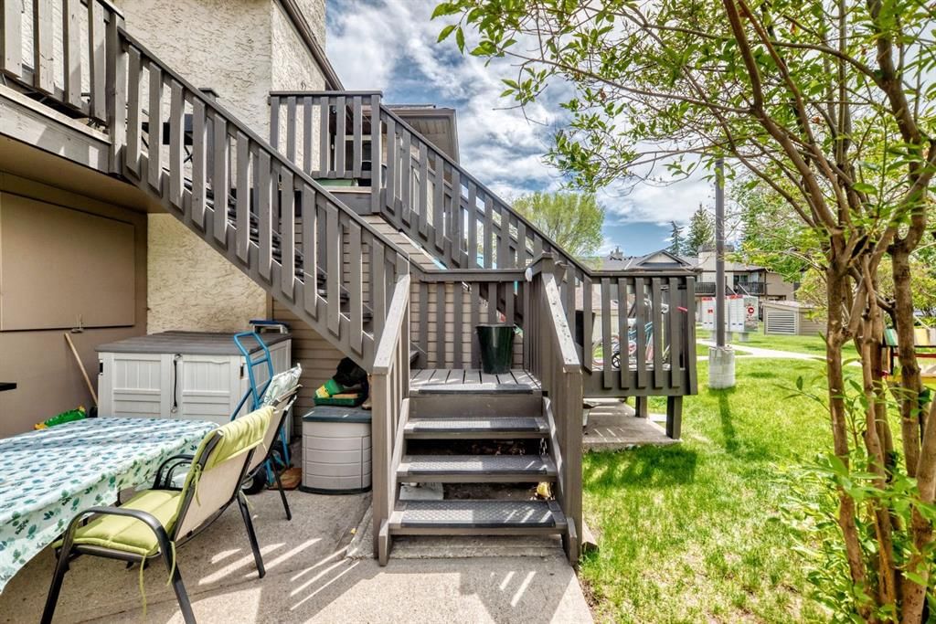 51 Cedar Springs Gardens SW, Calgary — photo 2 of 26