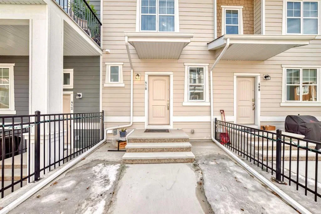 410 Cranbrook Walk SE, Calgary — photo 3 of 41