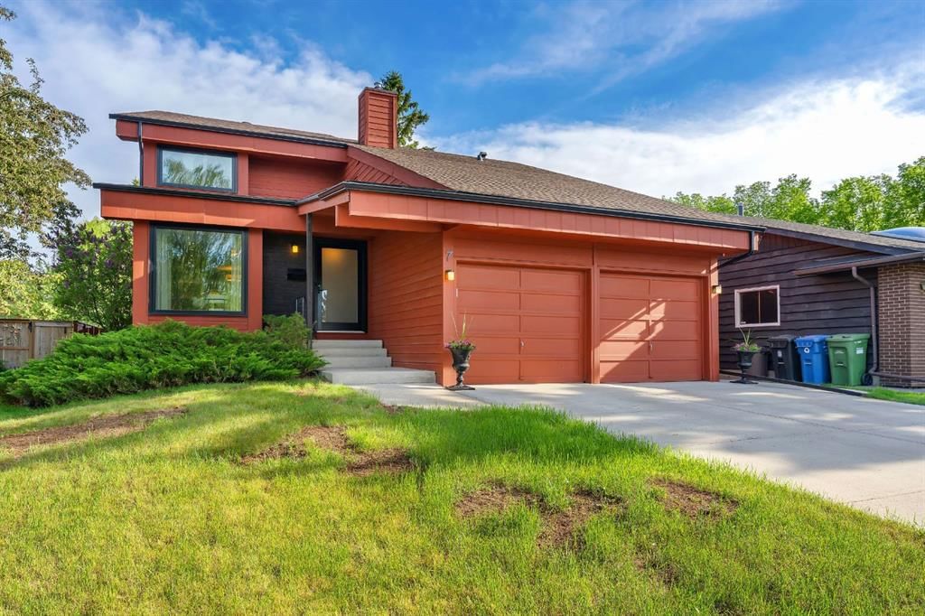 7 Deerwood Road SE, Calgary — photo 2 of 50