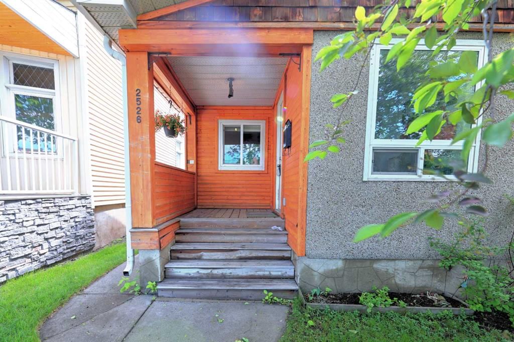 2526 16 Street SE, Calgary — photo 2 of 25