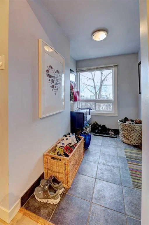 2526 16 Street SE, Calgary — photo 5 of 25