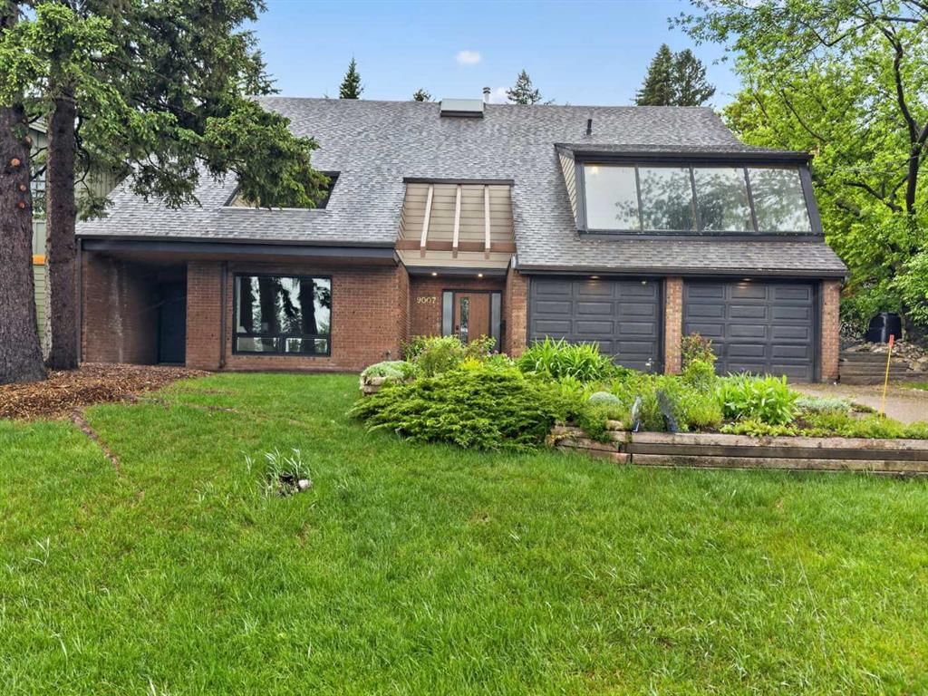 9007 33 Avenue NW, Calgary — main listing photo