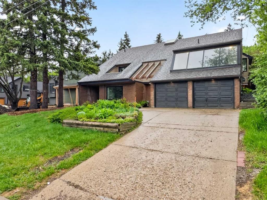 9007 33 Avenue NW, Calgary — photo 4 of 50