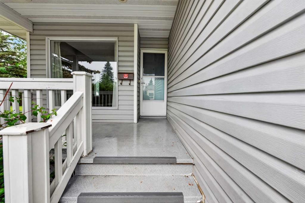 28 Shawfield Way SW, Calgary — photo 2 of 48