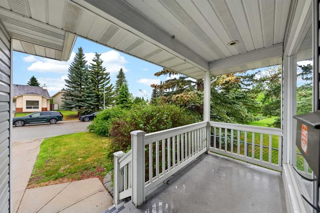 28 Shawfield Way SW, Calgary — photo 3 of 48